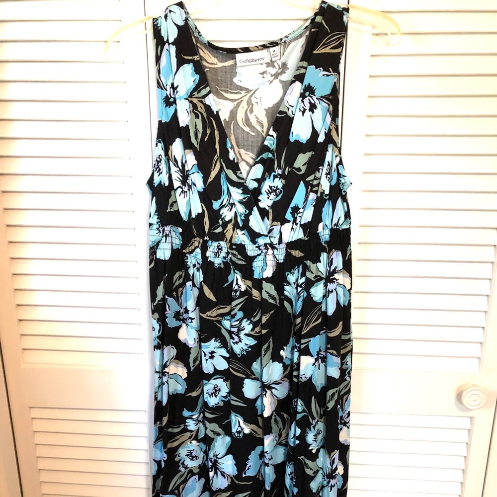 Croft and Barrow floral sleeveless V neck dress M